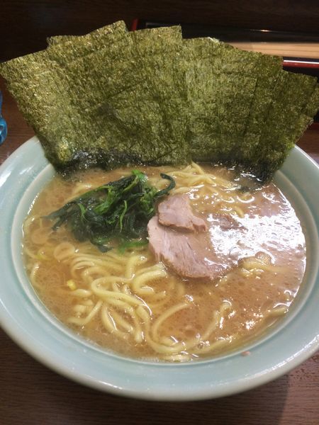 「ラーメン中盛り+海苔」@寿々㐂家の写真