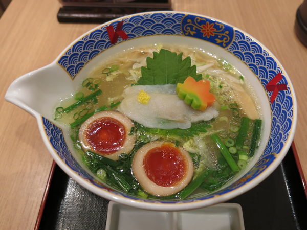 「ふぐだし潮らーめん 美味玉たまり漬け入り：1250円」@ふぐだし潮 八代目けいすけ 東急プラザ銀座店の写真