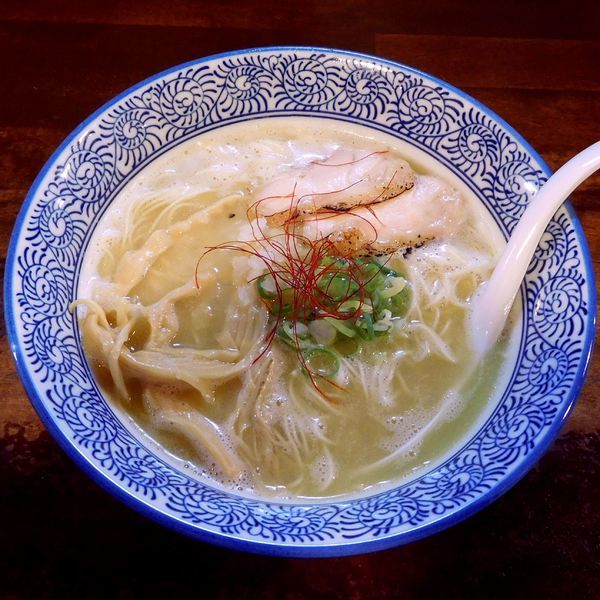 「鶏白湯らーめん(700円)+レモン」@麺匠 ようすけ 鶏煮亭 下高井戸店の写真