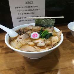 しょうゆチャーシューめん ＋ 大盛り ＋ ライス