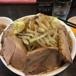 ラーメン小 豚増し 生卵