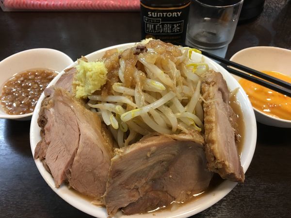 「ラーメン小 豚増し 生卵」@ラーメンどでん 大宮店の写真