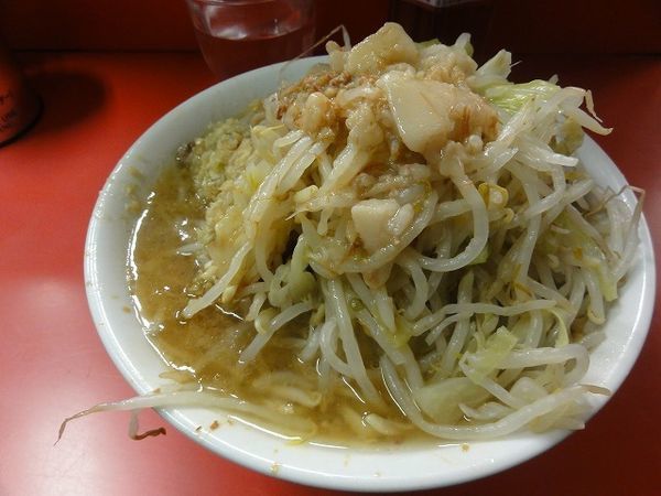 「ラーメン　600円　麺硬め　野菜ニンニク脂」@ラーメン二郎 三田本店の写真