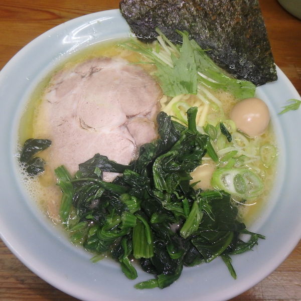 「ラーメン (並)(550円)(硬め)、ほうれん草(+50円)」@入船食堂の写真