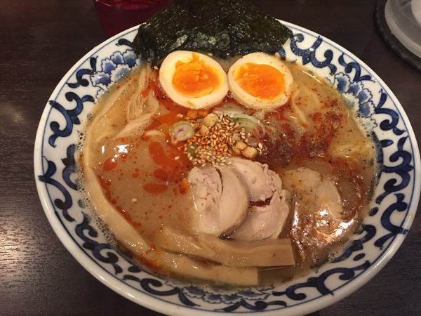 「辛うまラーメン 全部のせ」@東京駅 斑鳩の写真