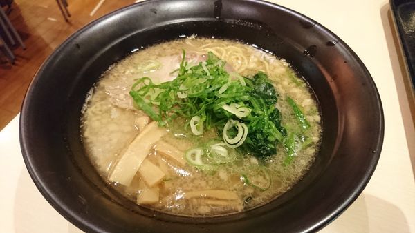 「豚骨醤油らーめん」@蔵出し味噌らーめん 真剣勝負の写真