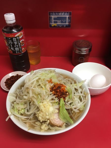 「小ラーメン（ヤサイ、ニンニク、ラー油、辛味、卵）」@ラーメン二郎 千住大橋駅前店の写真
