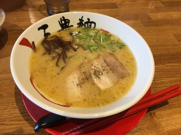 「白豚骨ラーメン」@三豊麺 枚方店の写真