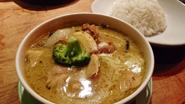 「鶏肉の自家製グリーンカレー」@モンスーンカフェ 舞浜イクスピアリ店の写真