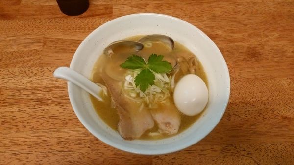 「味玉付貝塩拉麺」@麺屋 心羽の写真