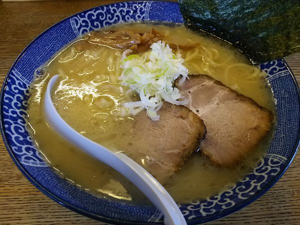 「塩豚骨らーめん　（大盛り：サービス券）」@のんべえ食堂 天火の写真