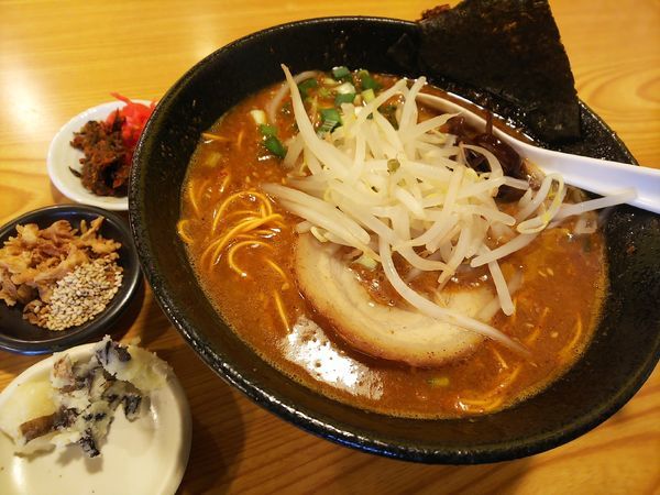 「とんこつ(辛い)辛さMAX」@上を向いていこうの写真