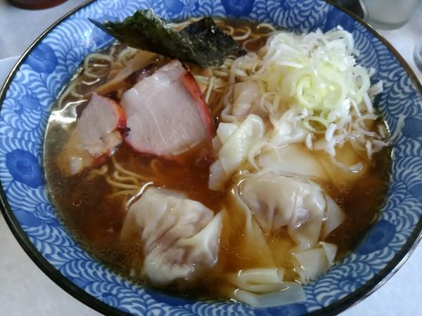 「ワンタン麺950円+ビール」@はるばるていの写真