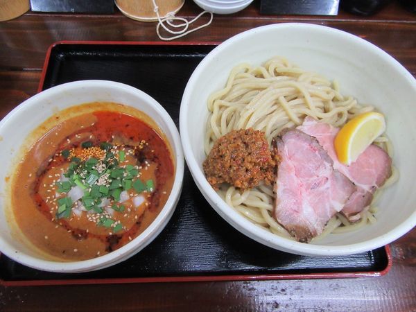 「限定　要町経由タンタンつけ麺プレミアム（９８０円）＋他」@餃子の並商 都賀店の写真