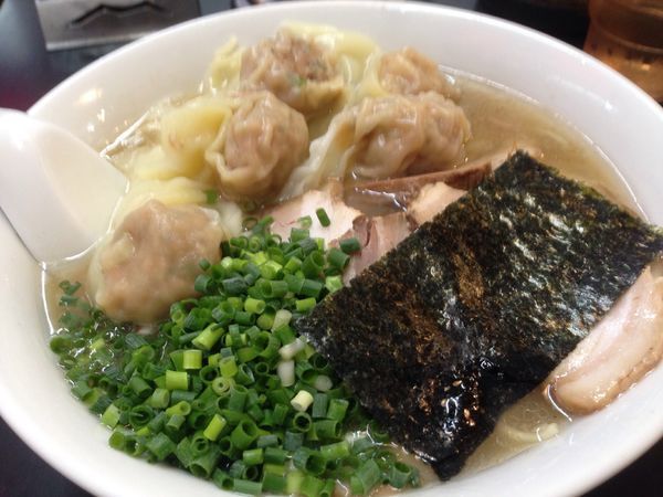 「雲呑麺 + チャーシュー」@らーめん 茂木の写真