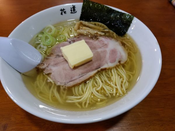 「塩バターラーメン(並盛・140g)880円」@地鶏らーめん 花道の写真