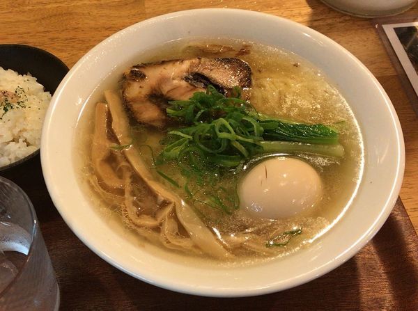 「イベリコ塩らーめん＋味玉＋ご飯」@tamazouの写真