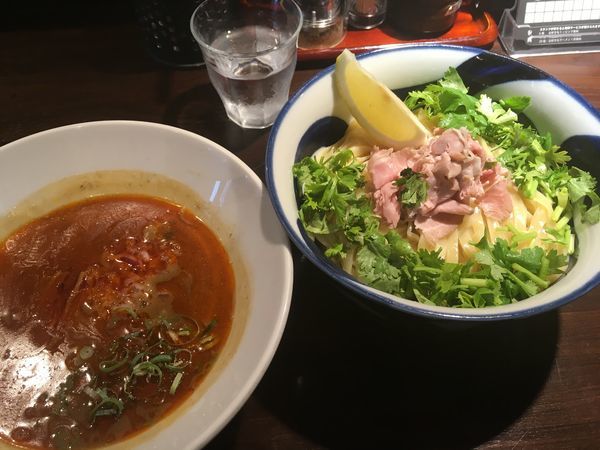 「辣濃辛煮干パクチーつけ麺」@九十九里煮干つけ麺 志奈田の写真
