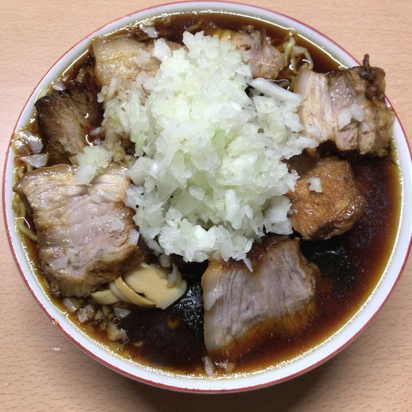 「チャーシューメン（生麺）900円+玉葱50円」@梅乃家の写真