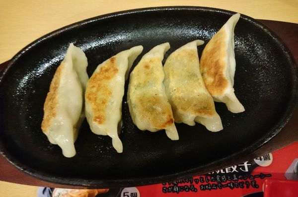 「鉄板レインボー餃子(5個)  450円」@Tokyo担々麺RAINBOWの写真