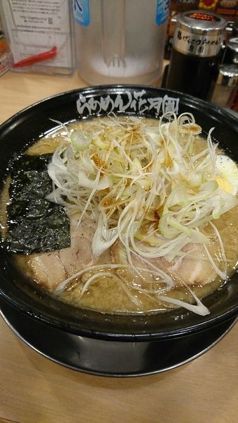 「げんこつ醤油ラーメン大盛り830円しゃきネギ無料」@らあめん花月嵐 上大岡店の写真