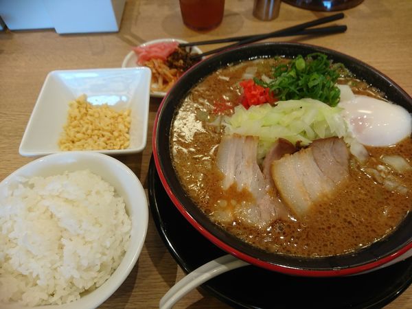 「創業祭ソースとんこつ大発明！500円＋ごはんセット100円」@一風堂 川越インター店の写真