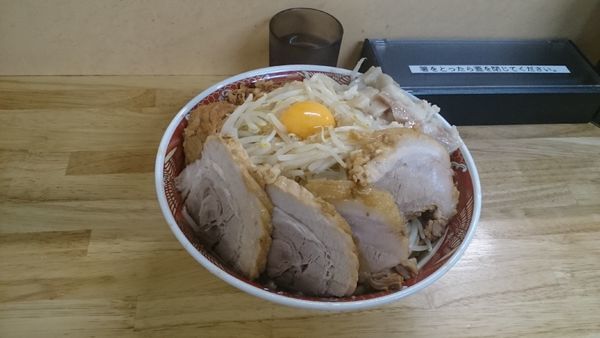 「大ブタ4枚・汁なし(アブラ増し増しヤサイ増し)￥１０２０」@ラーメン 登良治郎の写真