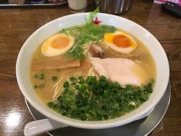 「鶏骨ラーメン 味玉のせ」@男寿狼の写真