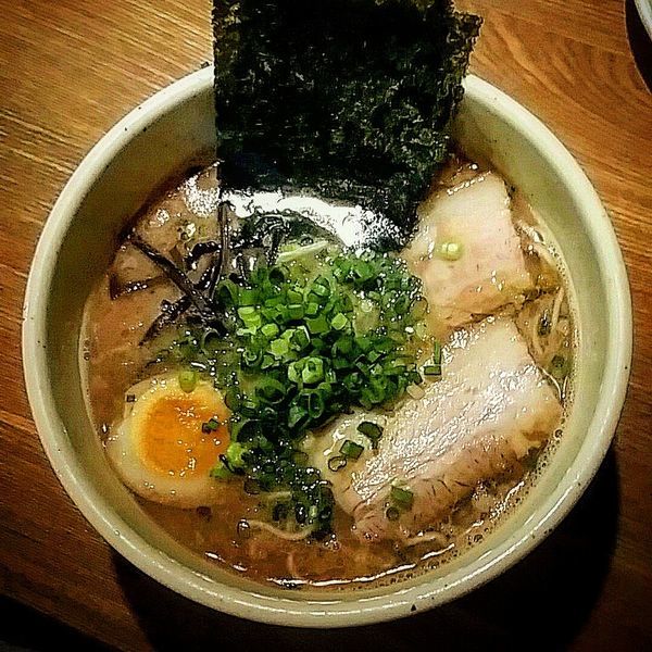 「醤油豚骨ラーメン」@豚骨らーめん いちご家の写真