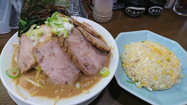 「ネギチャーシューメン+チャーハン」@うまいヨ ゆうちゃんラーメンの写真