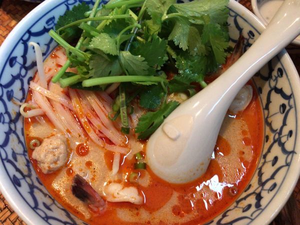 「トムヤムクンラーメンセット870円+パクチーマシ200円」@MALITHAIの写真