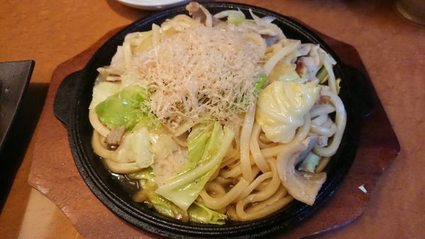 「出汁割り醤油の鉄板焼きうどん」@手打ちうどんそば あじめん 北浦和店の写真