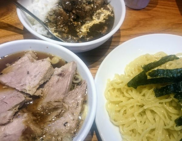 「チャーざる＋限定飯（欧州カレー）」@神田らぁめん 悠 HARUKAの写真