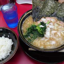 ラーメン￥680＋玉ねぎ￥50＋半ライス
