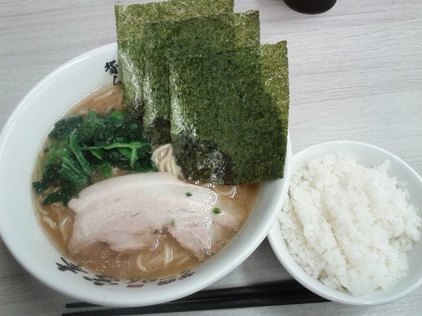 「卍解ラーメン850円(中盛無料ライス付きおかわり自由)」@背脂らーめん 宮本 南柏店の写真