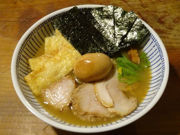 「特製そば（900円）」@中華そば とんびの写真