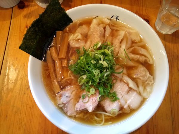 「醤油ワンタン麺1000円」@ShiNaChiKu亭の写真