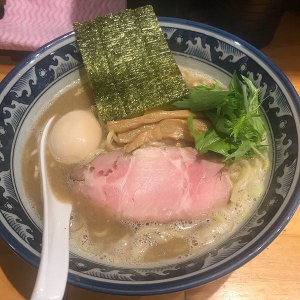 「にぼしらーめん味玉」@○心厨房の写真