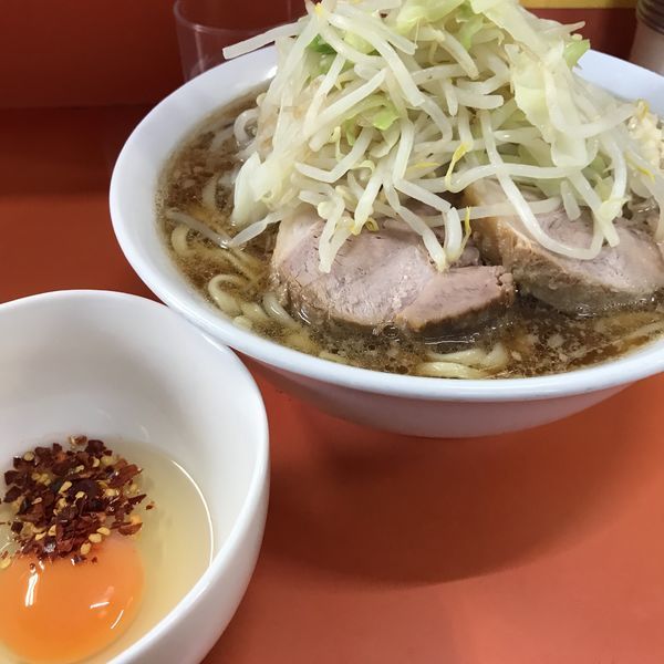 「半分 固め 脂少なめ たまご」@ラーメン二郎 神田神保町店の写真