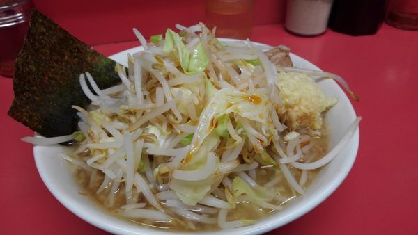 「小ラーメン 700円(麺半分、ヤサイニンニクカラメ)」@ラーメン二郎 千住大橋駅前店の写真