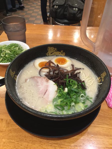 「半熟玉子&ネギラーメン ¥630」@博多風龍 中野サンモール店の写真