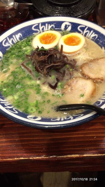 「ラーメン煮卵入」@博多ラーメン ShinShin 博多デイトス店の写真