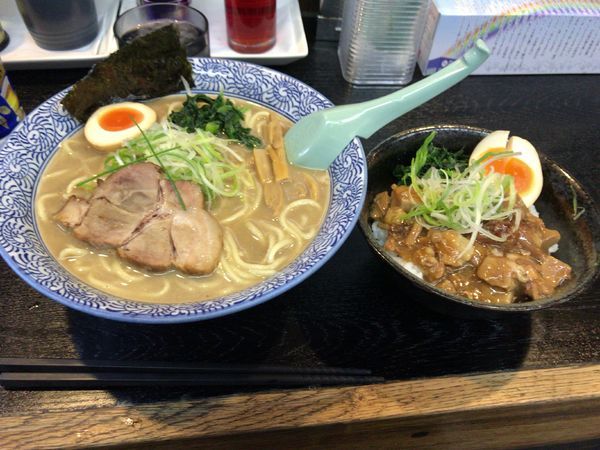 「ラーメン 豚骨醤油 チャーシュー丼（あん）」@麺屋 青山 本店の写真