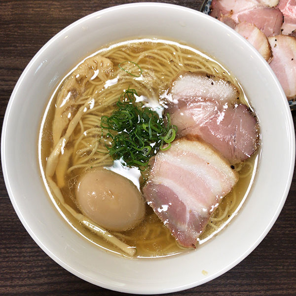 「塩ラーメン＋チャーシュー＋味玉」@かしわぎの写真