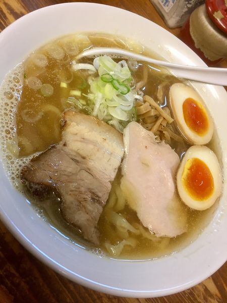 「【限定】伊吹煮干そば (白醤油)￥800＋味玉￥100」@くじら食堂の写真