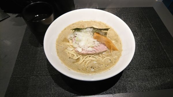 「一周年限定特濃煮干そば」@煮干乱舞の写真