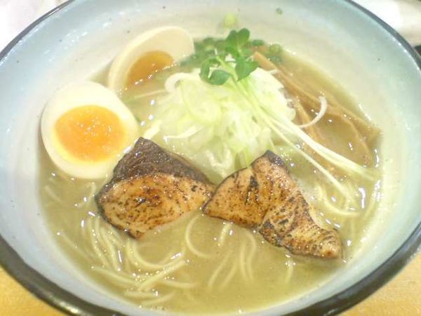「鰤ラーメン (塩・730円，味付玉子120円，替玉100円)」@めんや 正明の写真