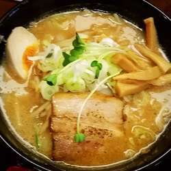 鈴丸味噌らーめん ８００円