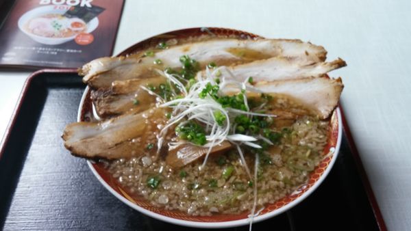 「背油しょうゆらーめん」@あご煮干しだしラーメン 魚ぶし屋の写真