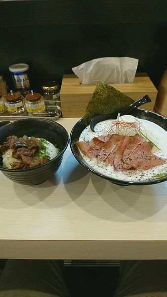 「牛そばビーフ100g 大盛味玉追い飯」@牛そば まるはの写真